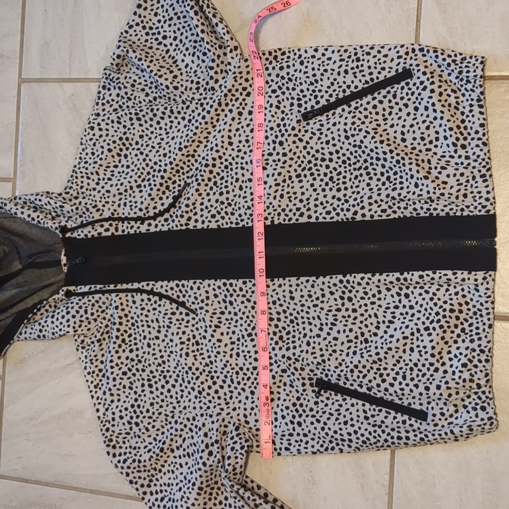 NWT Lou & Grey Hooded Windbreaker Jacket And Short Set Size XS/S - Picture 9 of 16